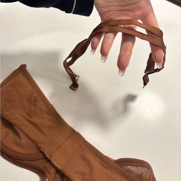 SKIMS Ultra Fine Mesh Convertible Strapless Underwire Bra in Bronze - Picture 5 of 7